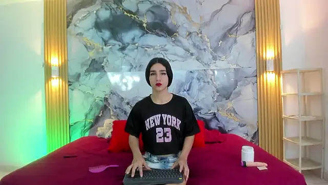 Mariana 16  online show from February 4, 2026, 7:42 pm