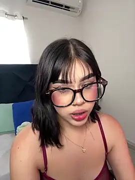 Lily Woodz online show from March 6, 2026, 7:10 pm