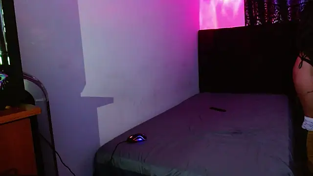 miia-liiam online show from November 29, 2025, 6:16 am