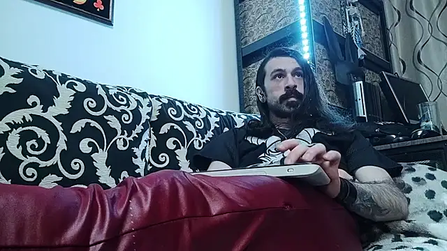 Snapshot of AxelColton chatting on February 21, 2026, 8:10 pm AxelColton online show from February 21, 2026, 8:10 pm