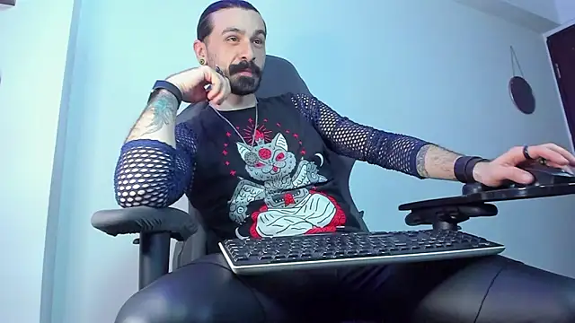 Snapshot of AxelColton chatting on March 3, 2026, 6:03 pm AxelColton online show from March 3, 2026, 6:03 pm