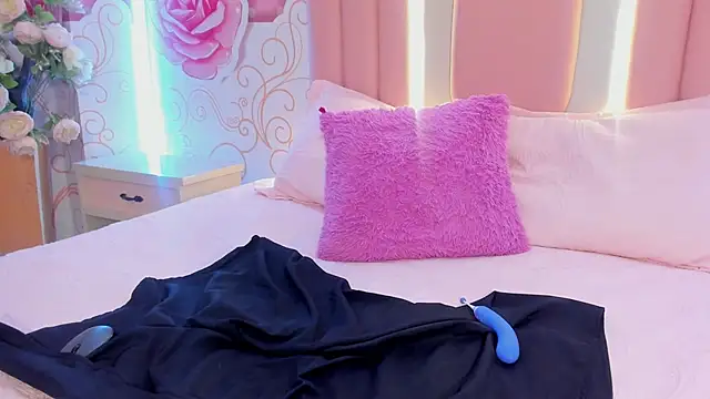 Lily Martinez online show from February 6, 2025, 2:00 am