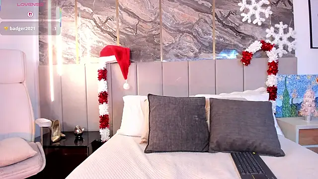 Sienna Blake  online show from December 13, 2025, 7:53 pm