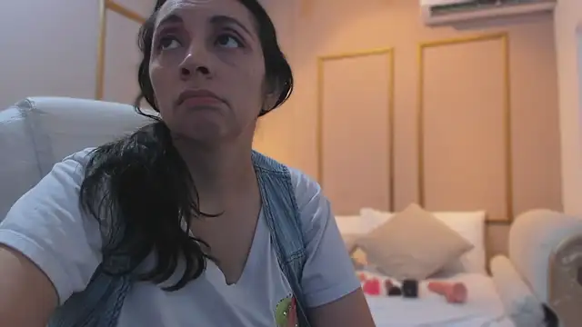 PerlaPreciosa online show from February 28, 2026, 4:02 am