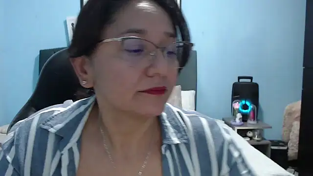 Snapshot of AngelRouss chatting on May 15, 2026, 2:18 am AngelRouss online show from May 15, 2026, 2:18 am