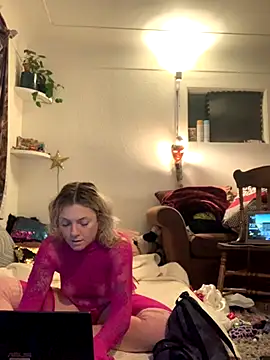 Snapshot of SilverandFox chatting on October 31, 2025, 10:49 am SilverandFox online show from October 31, 2025, 10:49 am