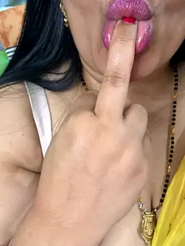 FlatVincy4 online show from November 10, 2025, 4:33 am