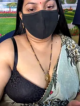 FlatVincy4 online show from November 13, 2025, 5:01 pm