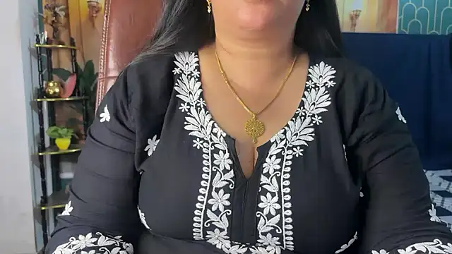 FlatVincy4 online show from April 14, 2026, 4:24 pm