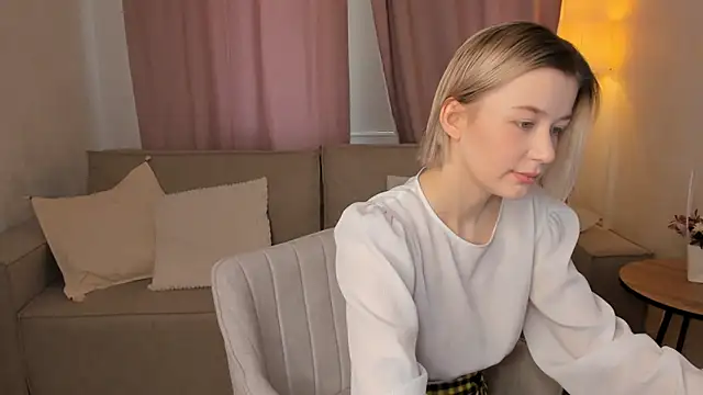 LucyLure online show from February 7, 2025, 10:08 am