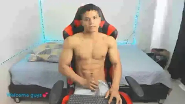 Snapshot of oliver_thompsson7 chatting on November 8, 2025, 2:06 pm oliver thompsson7 online show from November 8, 2025, 2:06 pm