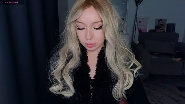 Snapshot of MoranaMissGod chatting on October 20, 2025, 1:28 am MoranaMissGod online show from October 20, 2025, 1:28 am