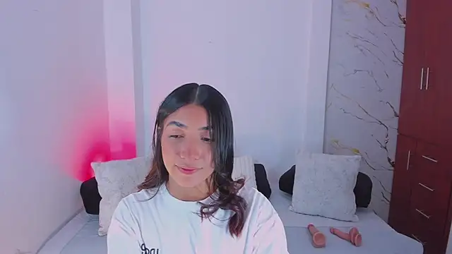 martina roldam online show from March 28, 2026, 1:27 am