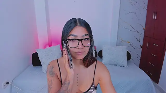 martina roldam online show from April 13, 2026, 2:28 am