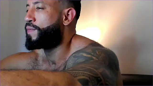 Snapshot of BradLeon_ chatting on October 15, 2025, 1:00 pm BradLeon online show from October 15, 2025, 1:00 pm