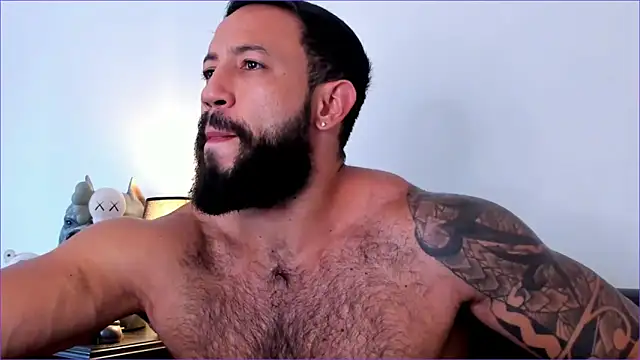 Snapshot of BradLeon_ chatting on November 28, 2025, 7:38 pm BradLeon online show from November 28, 2025, 7:38 pm