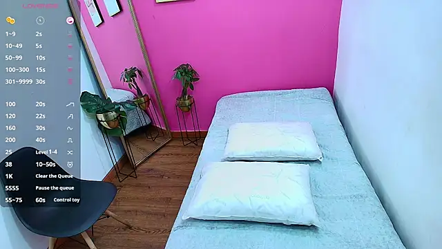 Snapshot of MommyHelpsmee chatting on February 21, 2025, 10:15 pm MommyHelpsmee online show from February 21, 2025, 10:15 pm