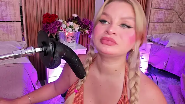 LolaAngellx online show from April 13, 2026, 9:09 pm