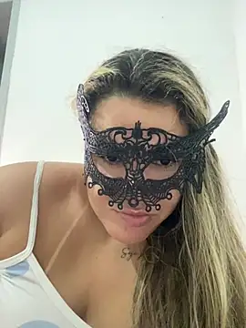 Casadadelicia26 online show from April 6, 2026, 4:32 am