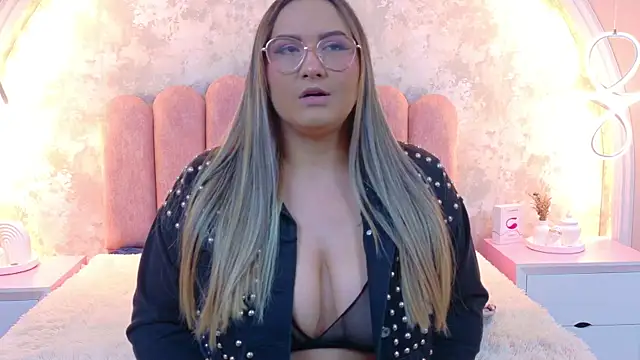 MiaLaurents online show from January 7, 2026, 4:04 am