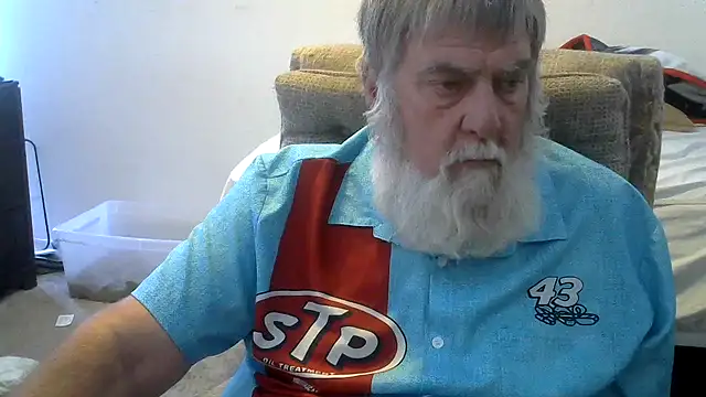 Snapshot of viejo_oso chatting on June 7, 2026, 5:55 am viejo oso online show from June 7, 2026, 5:55 am