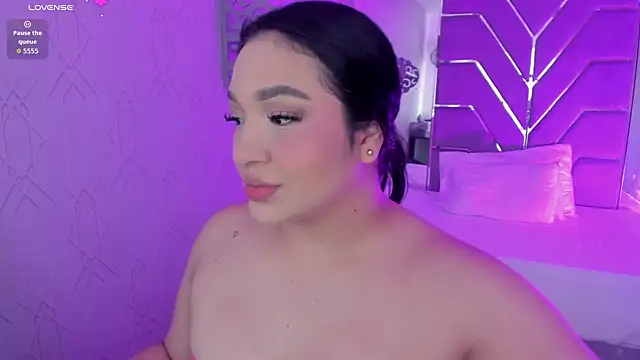 stefany duque1  online show from February 5, 2026, 3:11 am