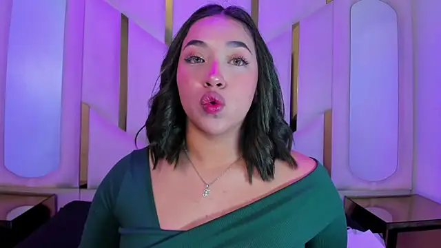 IsabellRodriguez18 online show from April 14, 2026, 3:23 am