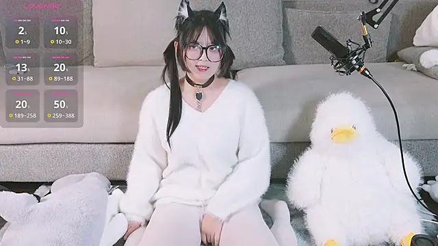 Yu UwU  online show from February 4, 2025, 2:43 pm