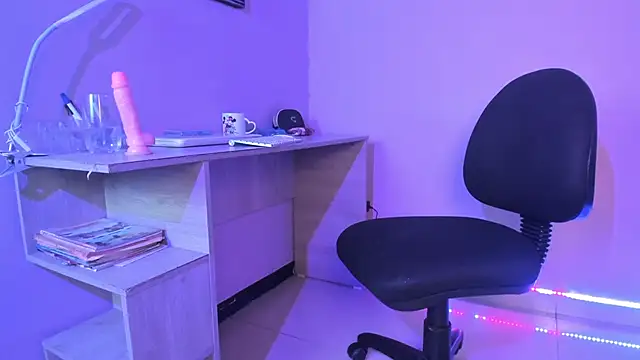 Samantha  cooper online show from February 12, 2025, 5:05 pm