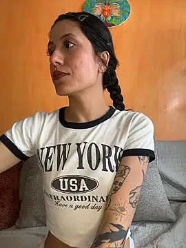 Snapshot of indira_k chatting on January 18, 2026, 4:22 pm indira k online show from January 18, 2026, 4:22 pm