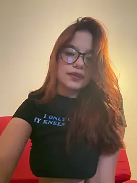 Snapshot of EmiF26 chatting on January 6, 2025, 3:31 am EmiF26 online show from January 6, 2025, 3:31 am