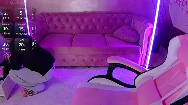 evanew  online show from October 5, 2025, 6:50 pm