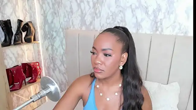 whiitneyfox online show from October 27, 2025, 9:41 pm