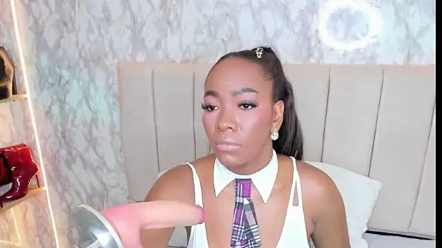 whiitneyfox online show from November 25, 2025, 11:27 pm