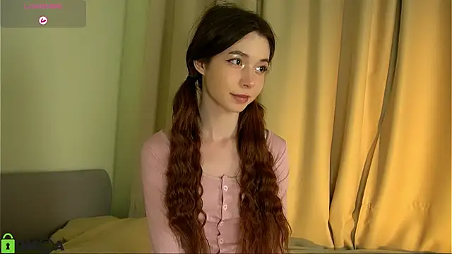 Snapshot of LittleOriana chatting on February 13, 2025, 8:34 pm LittleOriana online show from February 13, 2025, 8:34 pm