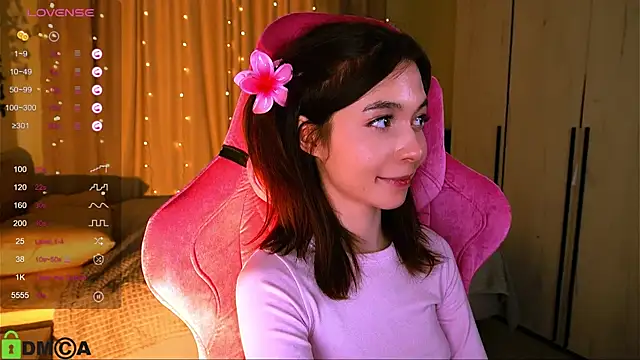 Snapshot of LittleOriana chatting on March 6, 2025, 4:52 am LittleOriana online show from March 6, 2025, 4:52 am