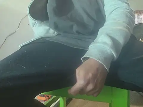 poesnuus999 online show from April 19, 2026, 4:45 am