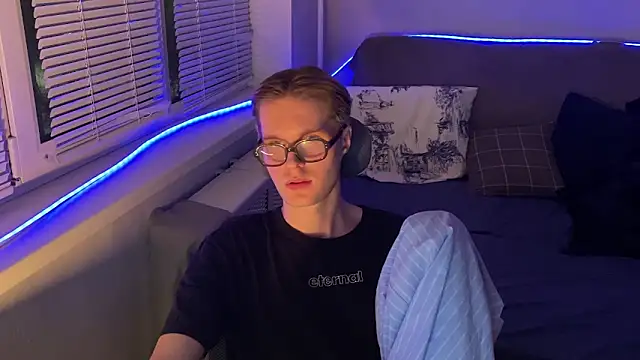 Leonnextdoor online show from January 7, 2026, 5:15 pm