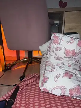 Ninabrunette18 online show from November 9, 2025, 3:05 am