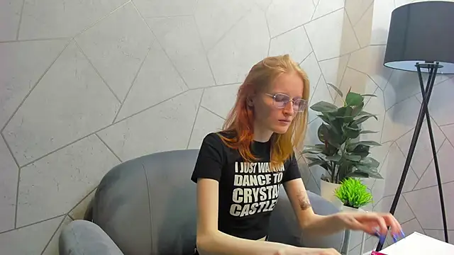 ElizabethHarpper online show from February 27, 2025, 3:05 pm