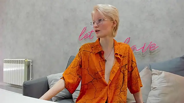 ElizabethHarpper online show from March 23, 2025, 8:26 am