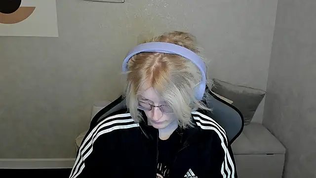 ElizabethHarpper online show from September 9, 2025, 1:05 am