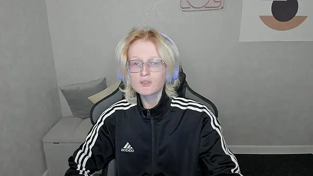 ElizabethHarpper online show from September 11, 2025, 1:06 am