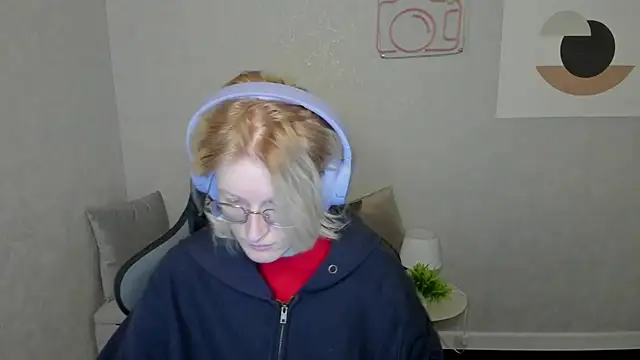 ElizabethHarpper online show from September 12, 2025, 12:11 am