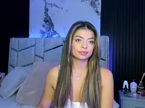 daniiphoeniixx online show from February 24, 2025, 7:19 pm