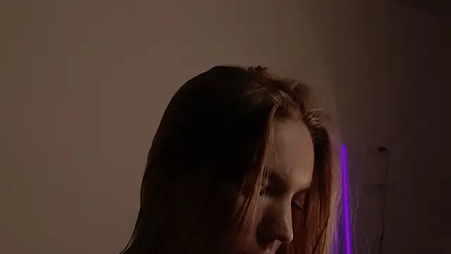 alittlestarrr online show from December 31, 2024, 12:54 am