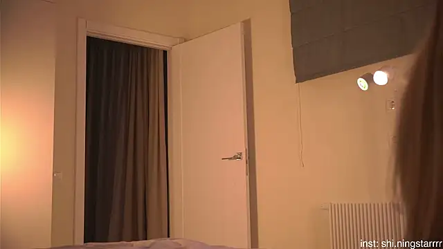 alittlestarrr online show from March 1, 2025, 4:54 pm