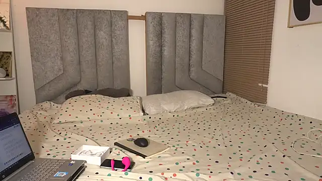 womantall99 online show from March 9, 2026, 12:09 pm