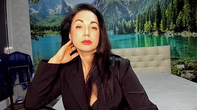 Monica Weiss online show from February 1, 2025, 10:13 pm