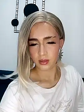 Lian Noath online show from February 3, 2025, 1:41 am